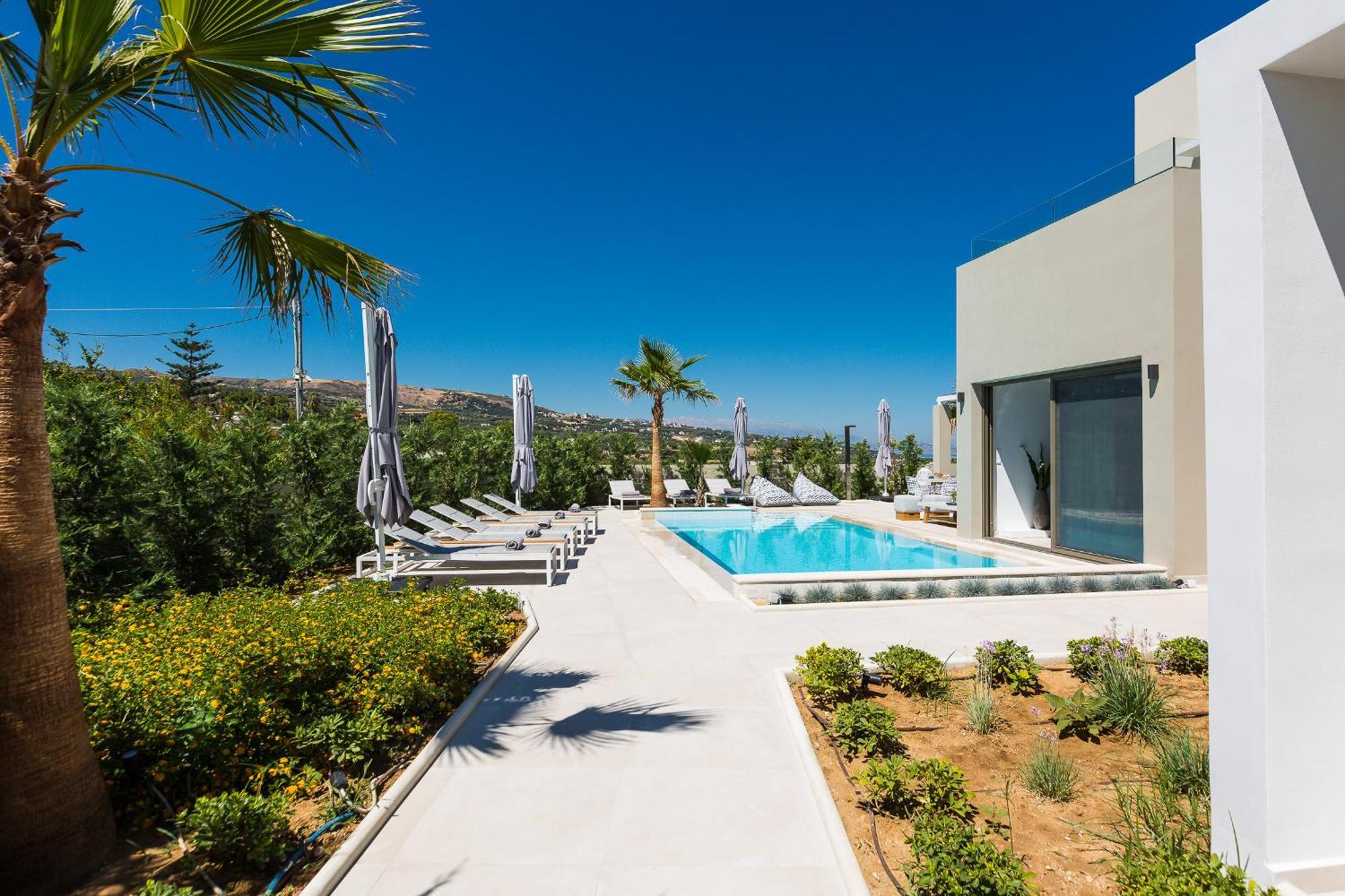 Vasilios Villa, With Pool, Gym & Close To Beach, By Thinkvilla Loutra Zewnętrze zdjęcie