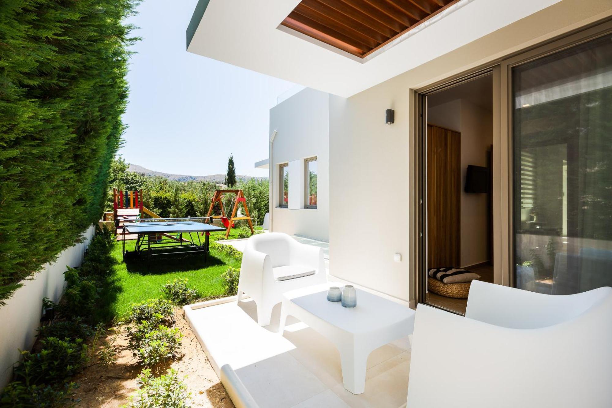 Vasilios Villa, With Pool, Gym & Close To Beach, By Thinkvilla Loutra Zewnętrze zdjęcie